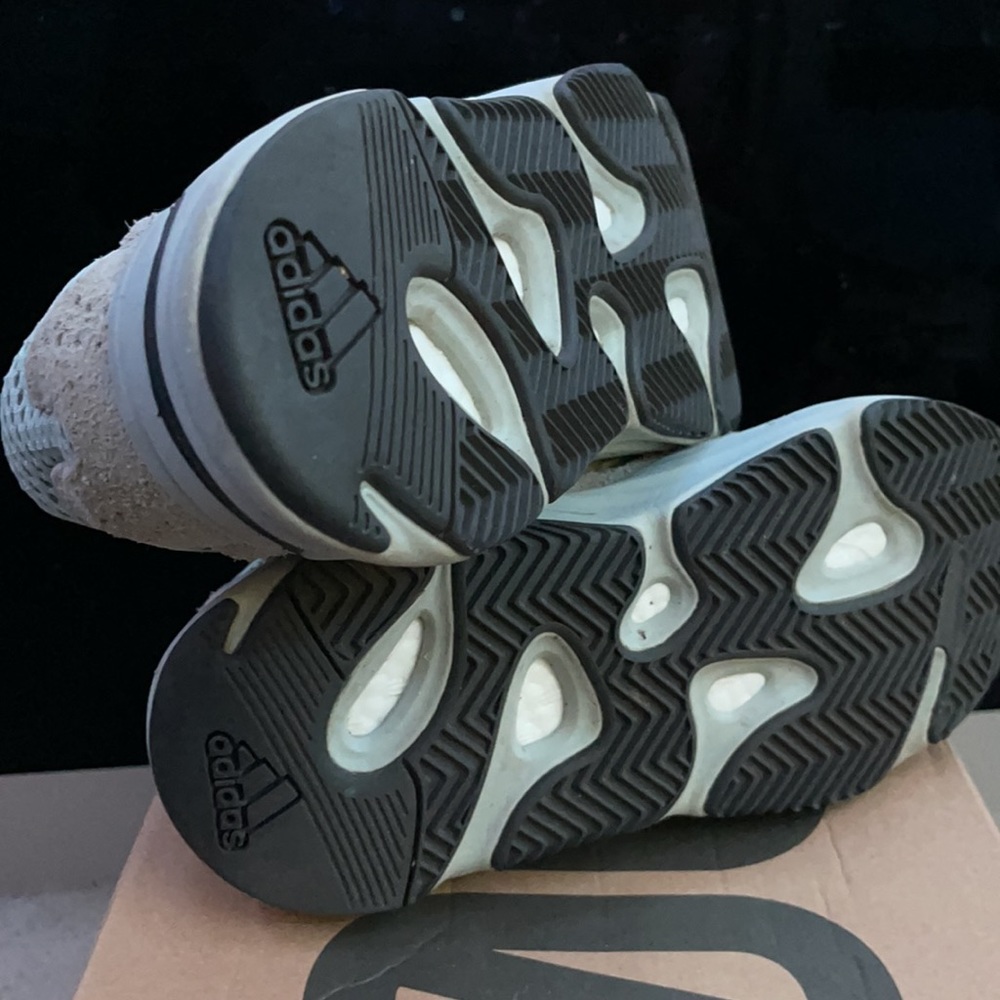 YEEZY BOOST 700 SALT 💯 Authentic - Picture 7 of 11